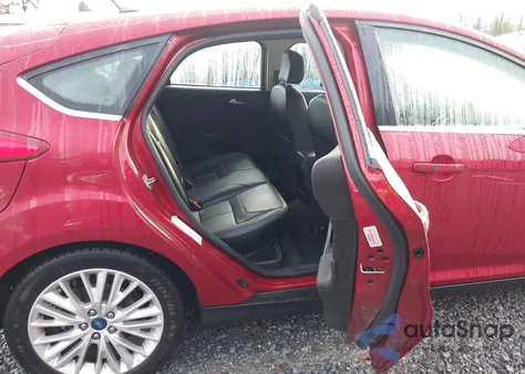 2017 Ford Focus Titanium из США, поврежденный, VIN 1FADP3N29HL272572